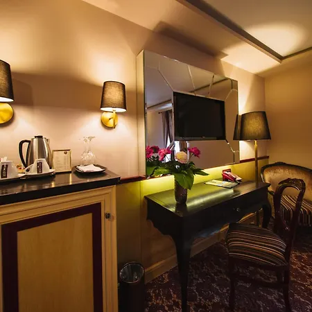 Domeniile Martinutzi -Hotel Cardinal Si Conac Rhedey