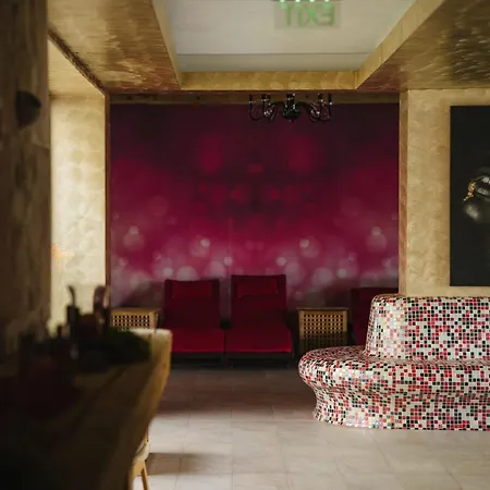 Domeniile Martinutzi -Hotel Cardinal Si Conac Rhedey Hotel 4*