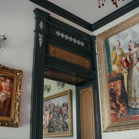 Domeniile Martinutzi -Hotel Cardinal Si Conac Rhedey Alba Iulia