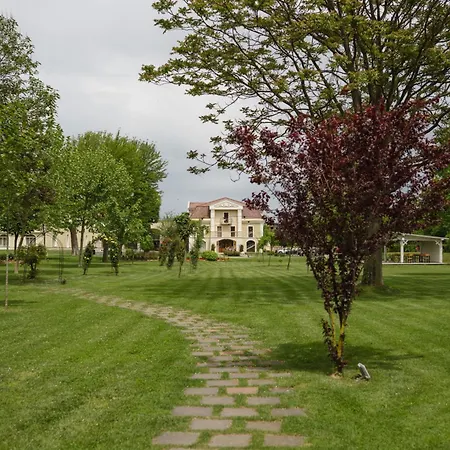 Hotel Domeniile Martinutzi -Hotel Cardinal Si Conac Rhedey