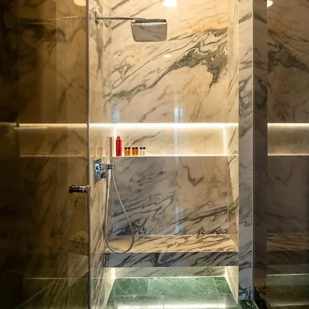 Domeniile Martinutzi -Hotel Cardinal Si Conac Rhedey